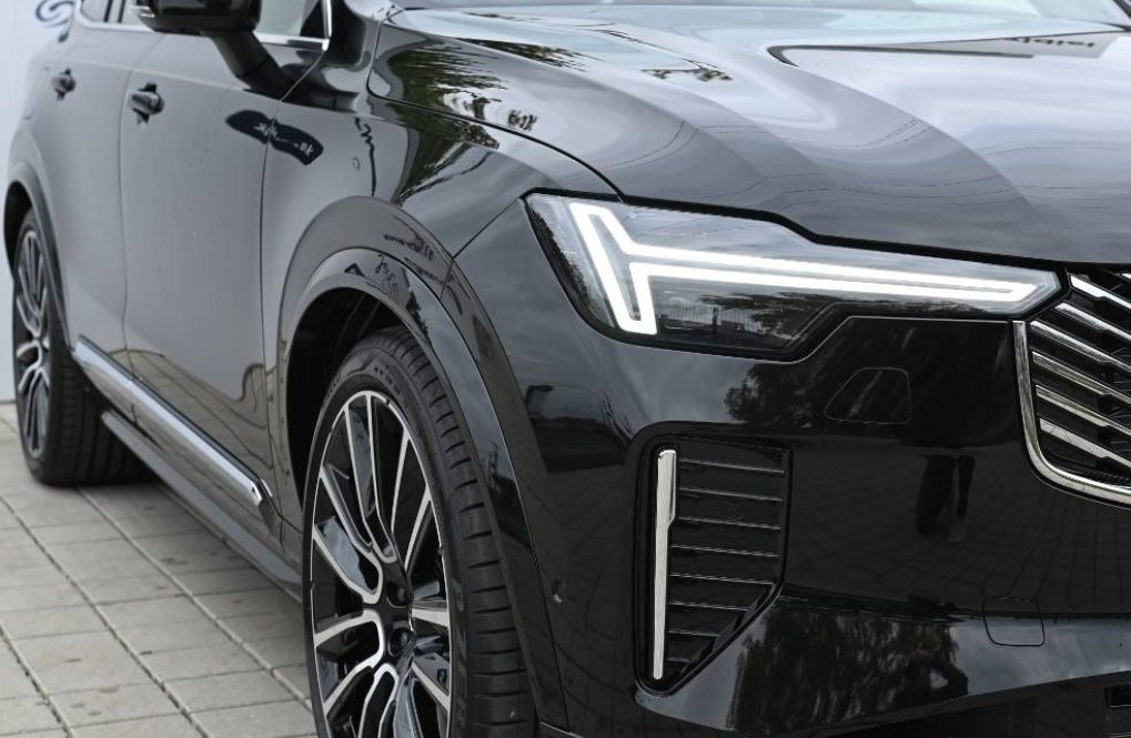 Volvo-XC90-T8-P-PHEV-ULTRA-Bright-2