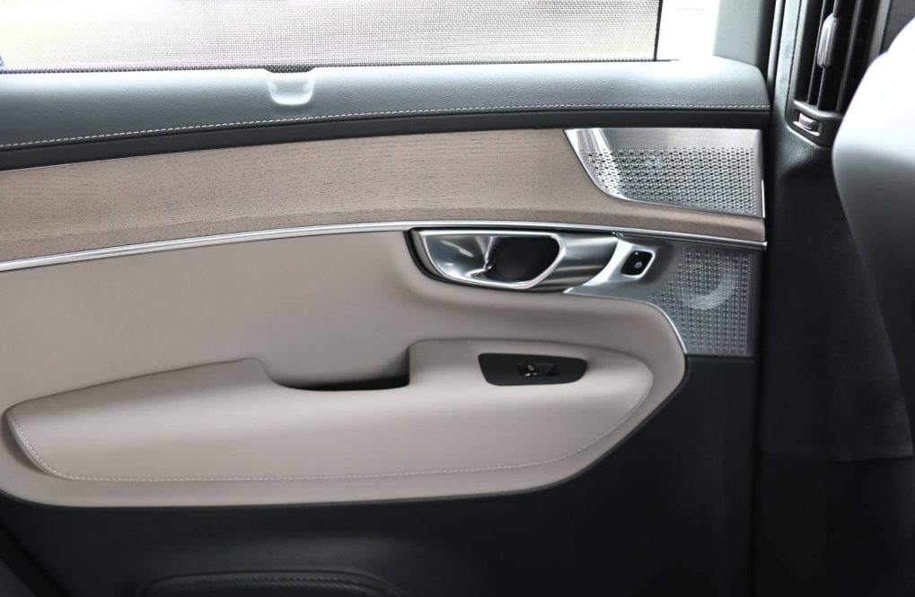Volvo-XC90-T8-P-PHEV-ULTRA-Bright-30