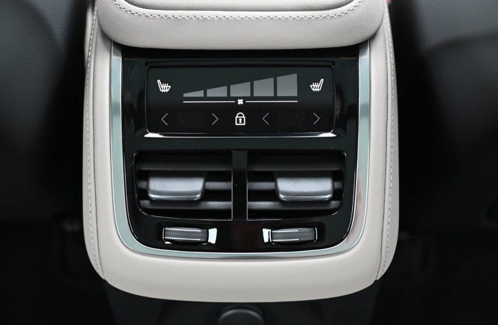 Volvo-XC90-T8-P-PHEV-ULTRA-Bright-33